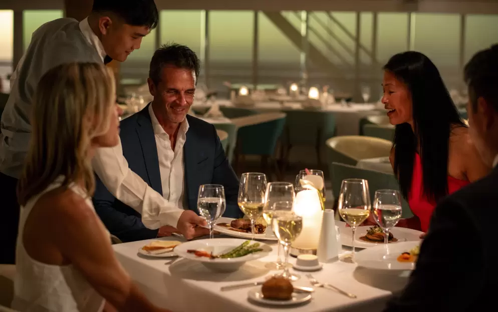 Paul Gauguin Cruises MS Paul Gauguin La Veranda LIfestyle 1 ©Paul Gauguin Cruises.jpg